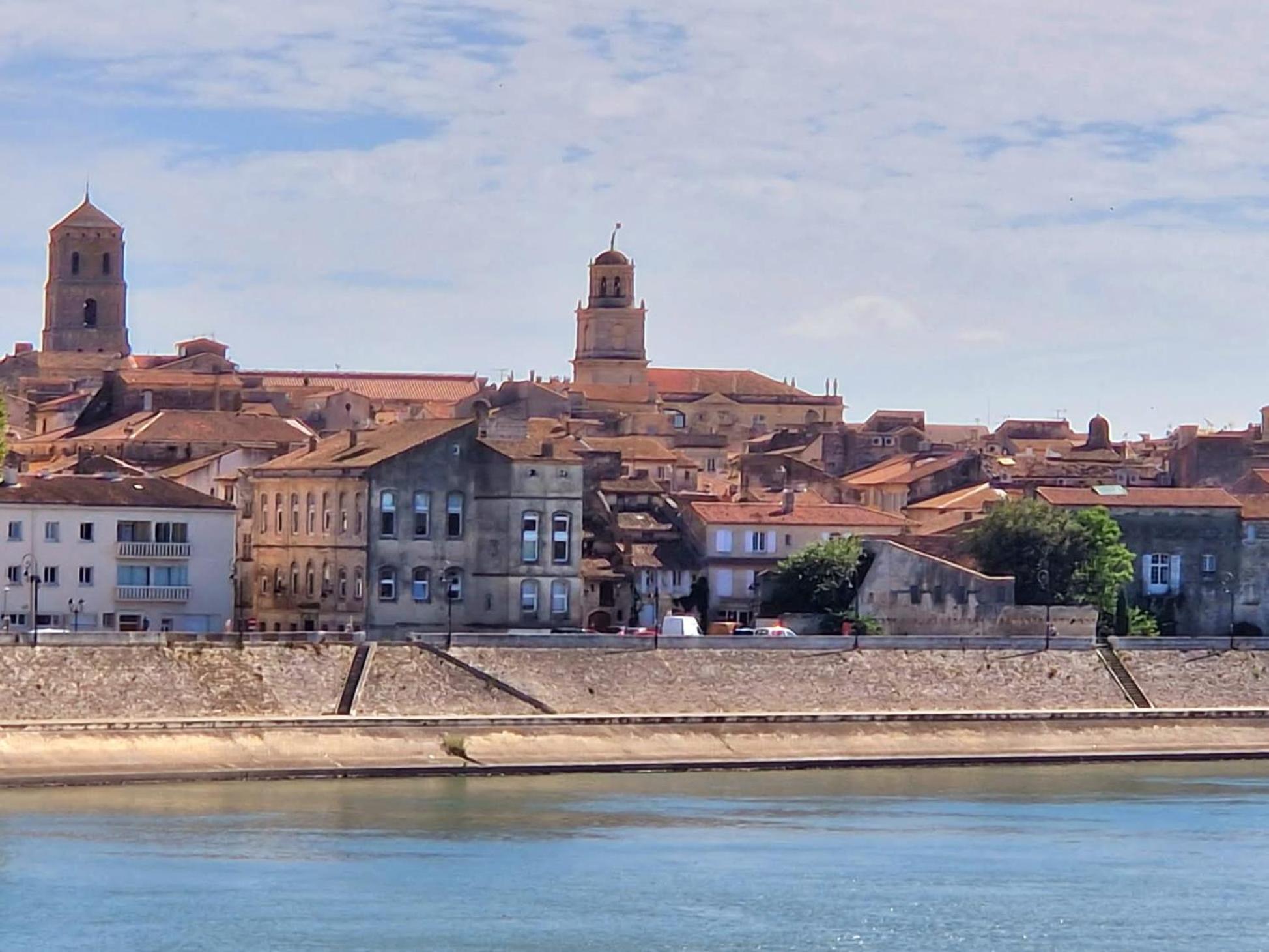 Apartament Capucines, Un Jardin Secret Dans Le Centre Historique Arles Zewnętrze zdjęcie